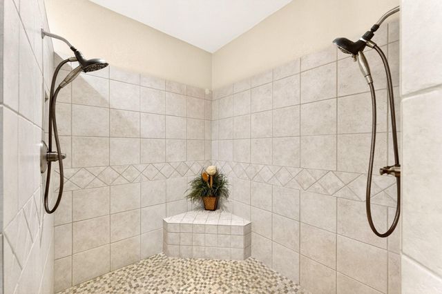 606 Rogart DR, Spicewood, TX 78669