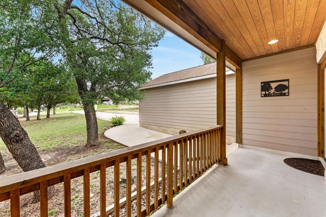 606 Rogart DR, Spicewood, TX 78669