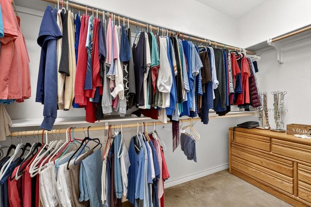 606 Rogart DR, Spicewood, TX 78669