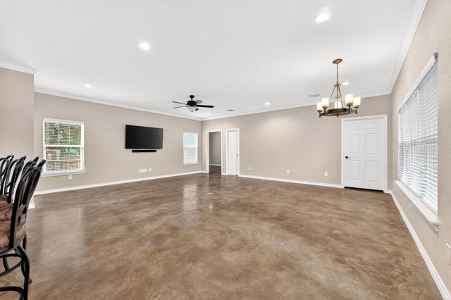 606 Rogart DR, Spicewood, TX 78669