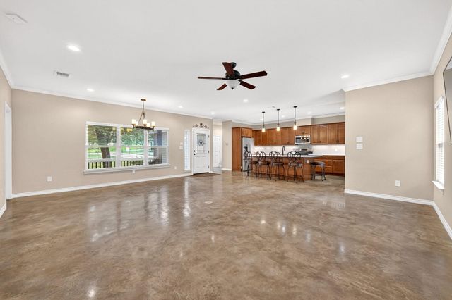 606 Rogart DR, Spicewood, TX 78669