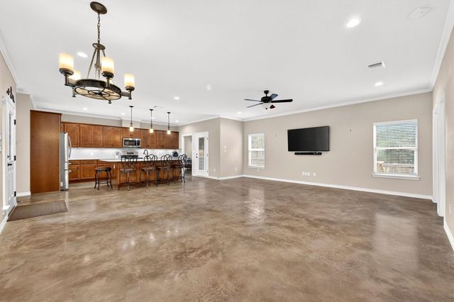 606 Rogart DR, Spicewood, TX 78669