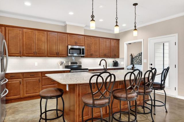 606 Rogart DR, Spicewood, TX 78669