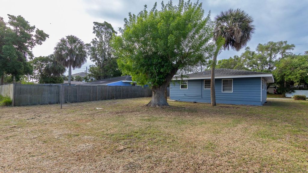 Image 18 of property listing at 1363 23RD STREET, Sarasota, FL 34234