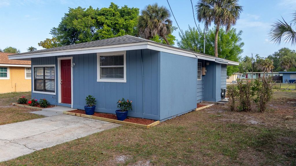Image 21 of property listing at 1363 23RD STREET, Sarasota, FL 34234