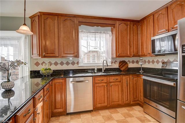 5137 Violet Bank DR, Virginia Beach, VA 23464