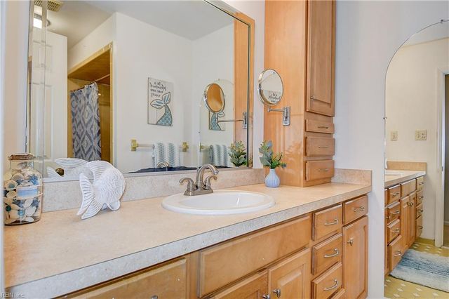 5137 Violet Bank DR, Virginia Beach, VA 23464