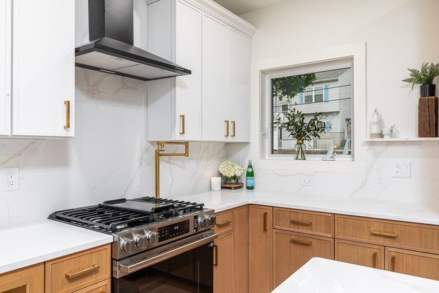 96 Burpee Rd 1, Swampscott, MA 01907