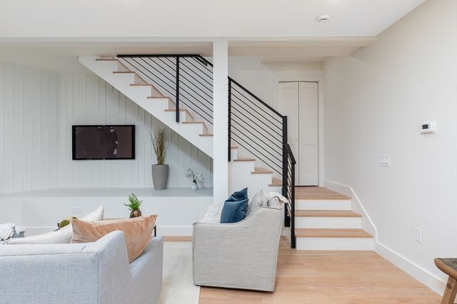 96 Burpee Rd 1, Swampscott, MA 01907