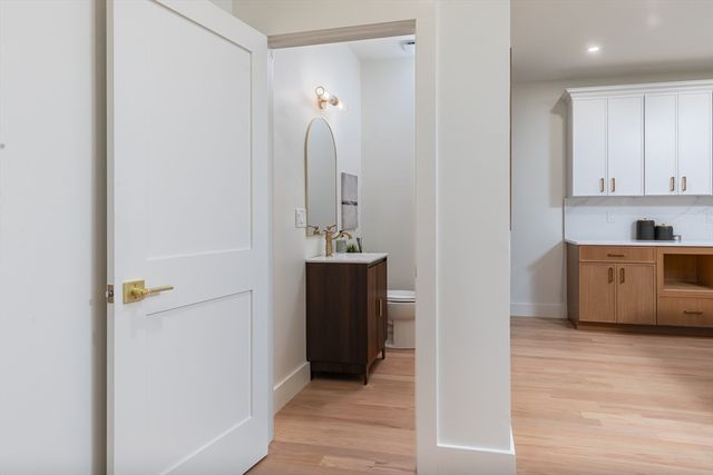 96 Burpee Rd 1, Swampscott, MA 01907