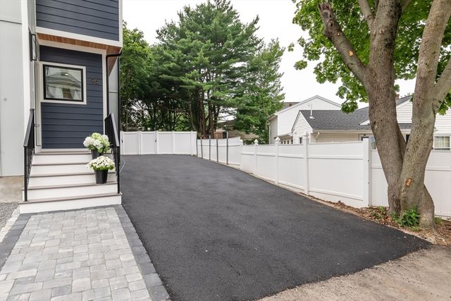96 Burpee Rd 1, Swampscott, MA 01907