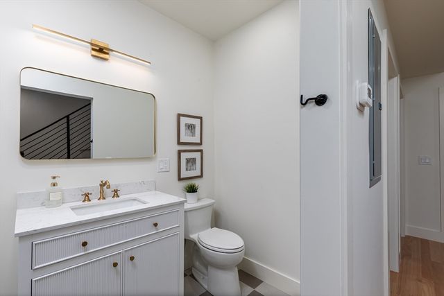 96 Burpee Rd 1, Swampscott, MA 01907