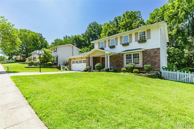 3225 Yale Boulevard, St Charles, MO 63301