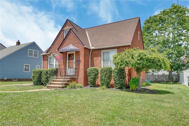 2816 Parklane Drive, Parma, OH 44134