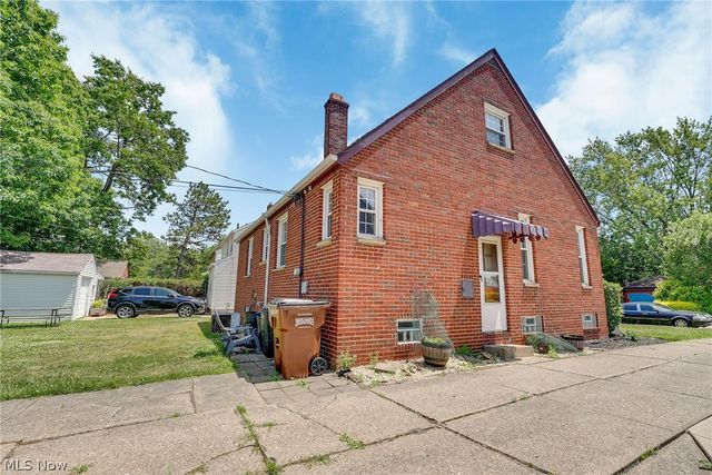 2816 Parklane Drive, Parma, OH 44134