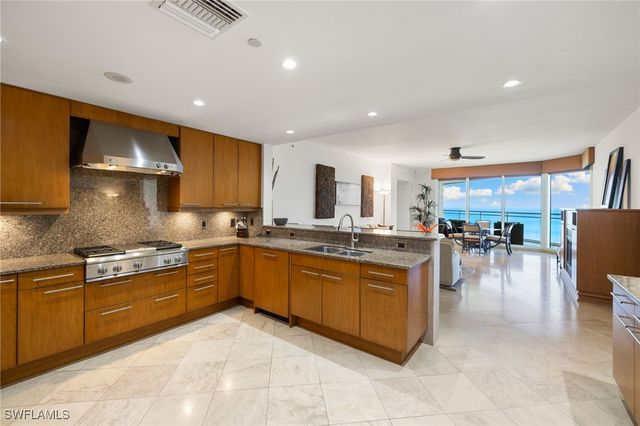 11125 Gulf Shore DR PH-7, Naples, FL 34108