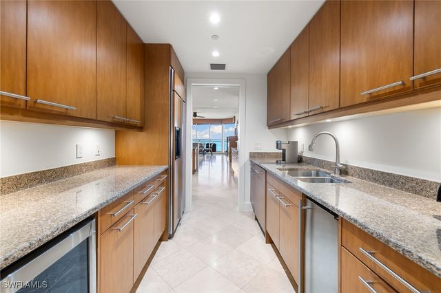 11125 Gulf Shore DR PH-7, Naples, FL 34108