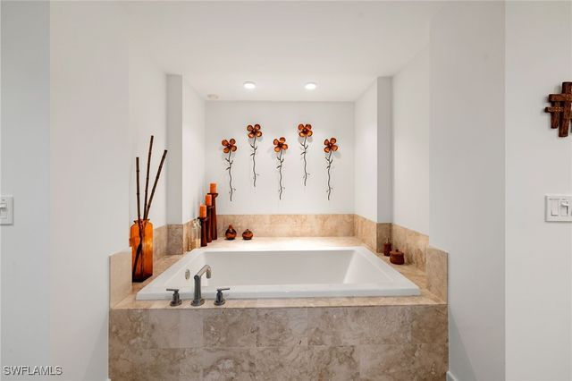 11125 Gulf Shore DR PH-7, Naples, FL 34108