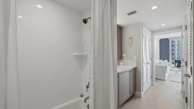 1212 BENJAMIN FRANKLIN DRIVE 907, Sarasota, FL 34236