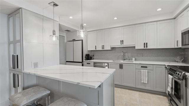 1212 BENJAMIN FRANKLIN DRIVE 907, Sarasota, FL 34236