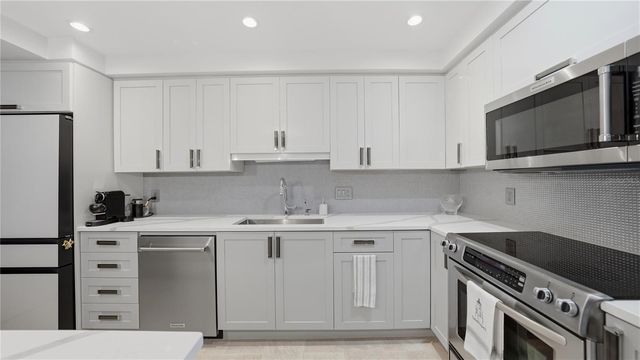 1212 BENJAMIN FRANKLIN DRIVE 907, Sarasota, FL 34236