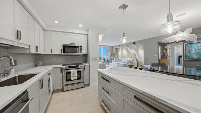 1212 BENJAMIN FRANKLIN DRIVE 907, Sarasota, FL 34236