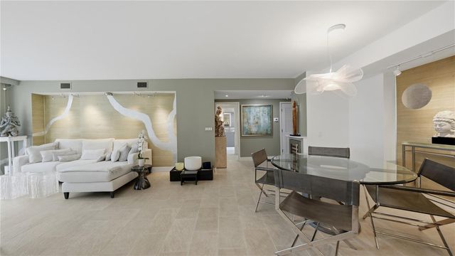 1212 BENJAMIN FRANKLIN DRIVE 907, Sarasota, FL 34236