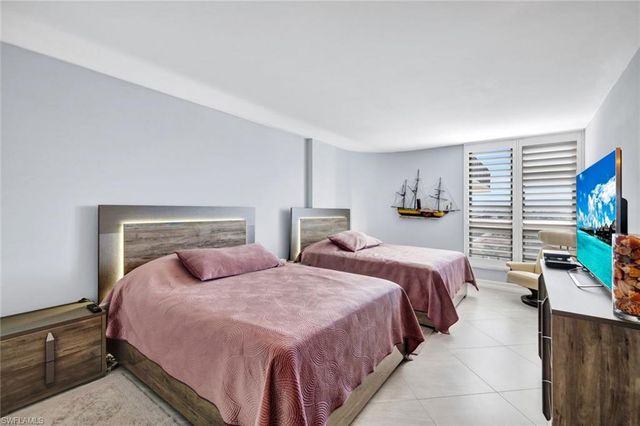 3215 Gulf Shore BLVD N # 704N, Naples, FL 34103