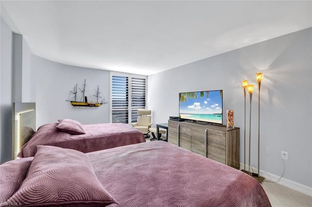 3215 Gulf Shore BLVD N # 704N, Naples, FL 34103