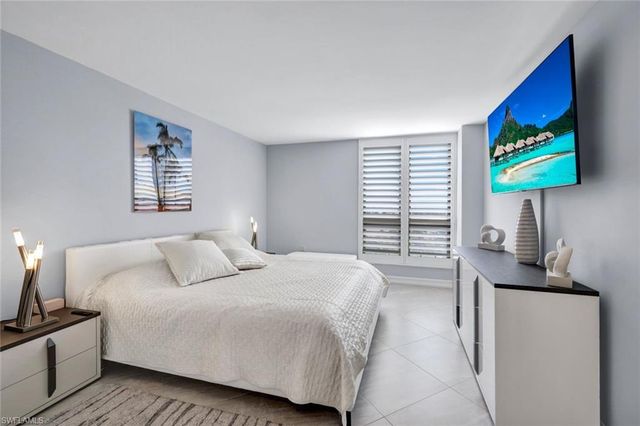 3215 Gulf Shore BLVD N # 704N, Naples, FL 34103