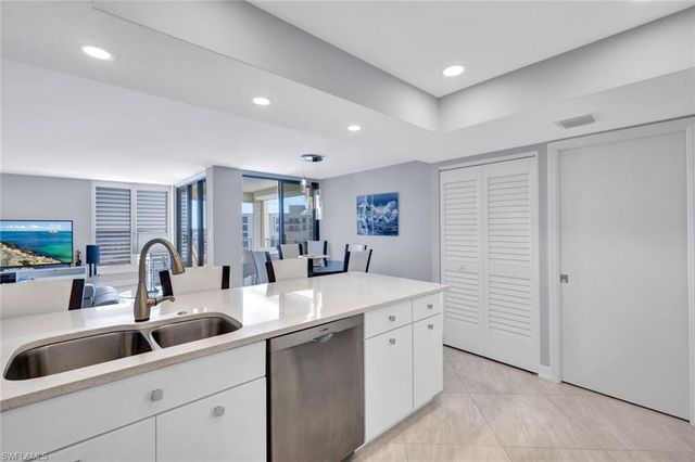 3215 Gulf Shore BLVD N # 704N, Naples, FL 34103