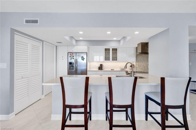 3215 Gulf Shore BLVD N # 704N, Naples, FL 34103