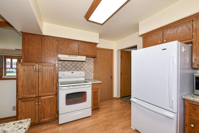 4845 Langlade DRIVE, New Berlin, WI 53151