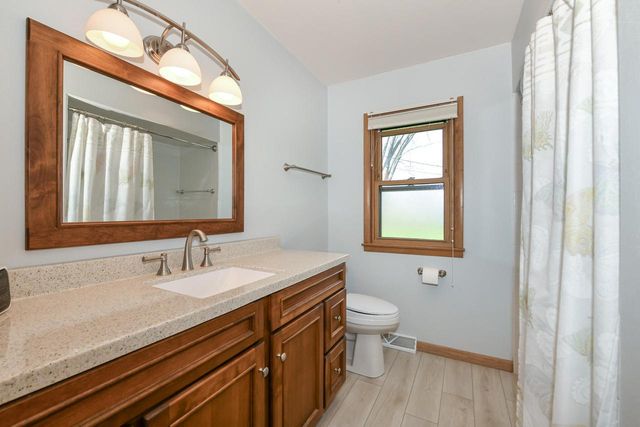 4845 Langlade DRIVE, New Berlin, WI 53151