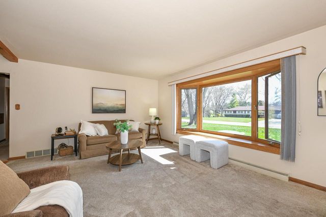 4845 Langlade DRIVE, New Berlin, WI 53151