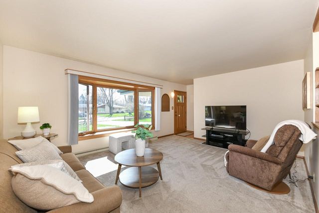 4845 Langlade DRIVE, New Berlin, WI 53151