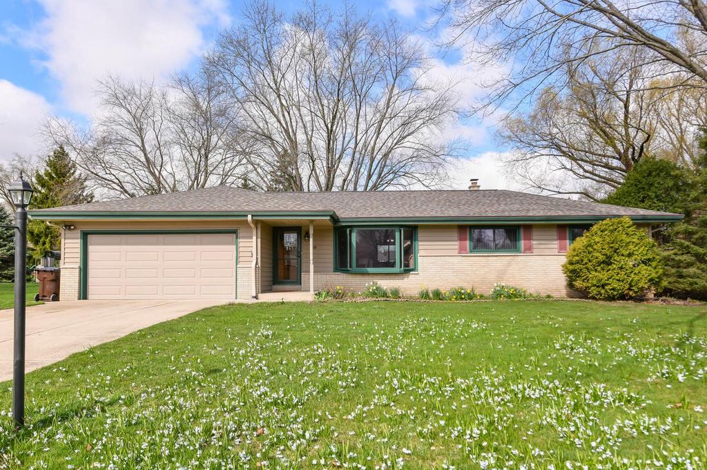 4845 Langlade DRIVE, New Berlin, WI 53151