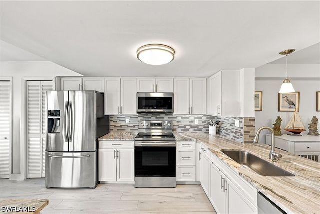 7360 Glenmoor LN 205, Naples, FL 34104