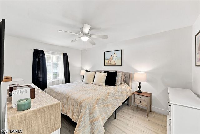 7360 Glenmoor LN 205, Naples, FL 34104