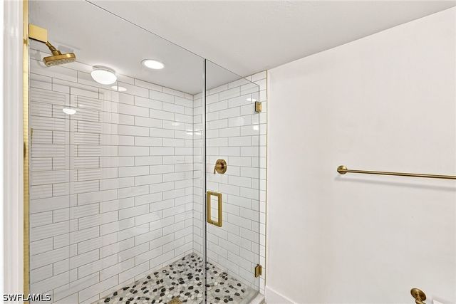 7360 Glenmoor LN 205, Naples, FL 34104