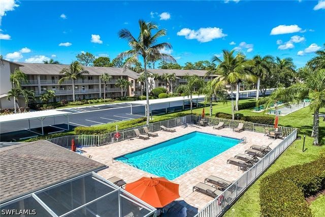7360 Glenmoor LN 205, Naples, FL 34104