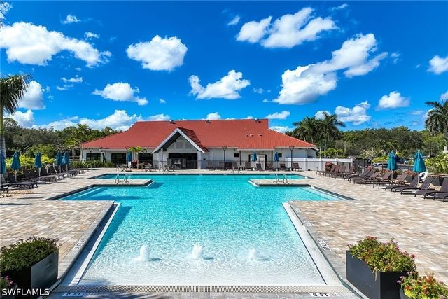 7360 Glenmoor LN 205, Naples, FL 34104