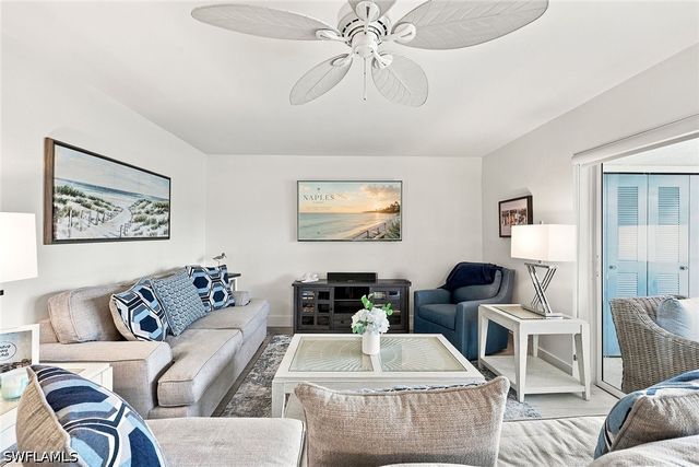 7360 Glenmoor LN 205, Naples, FL 34104