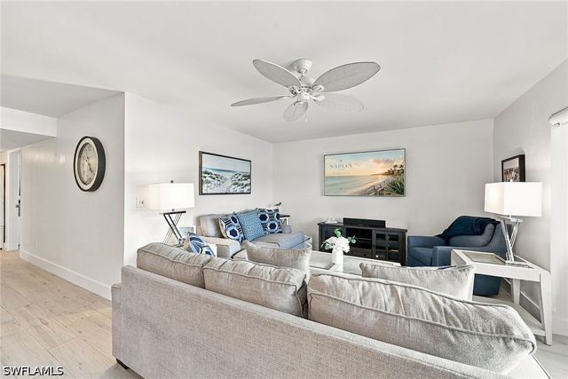 7360 Glenmoor LN 205, Naples, FL 34104