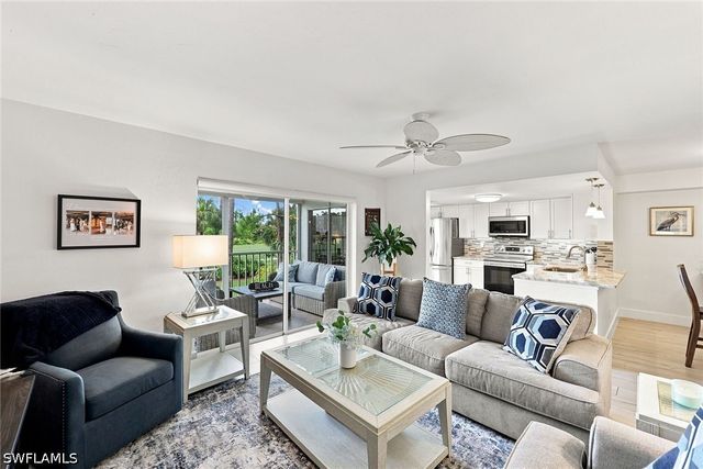 7360 Glenmoor LN 205, Naples, FL 34104