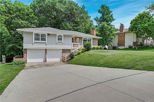 5131 Goodman Lane, Overland Park, KS 66202