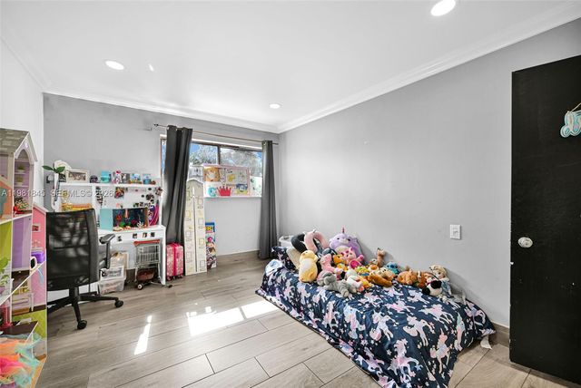 900 Crystal Lake Dr 2B, Deerfield Beach, FL 33064