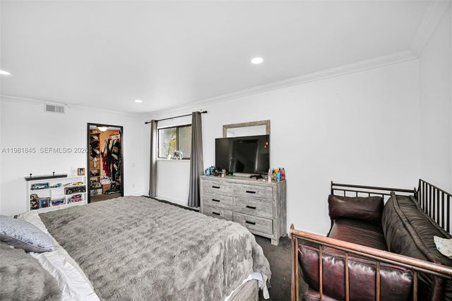 900 Crystal Lake Dr 2B, Deerfield Beach, FL 33064