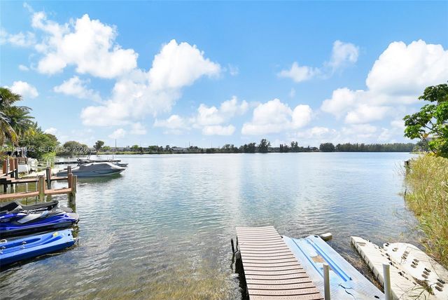 900 Crystal Lake Dr 2B, Deerfield Beach, FL 33064