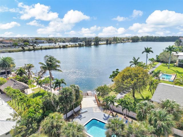 900 Crystal Lake Dr 2B, Deerfield Beach, FL 33064